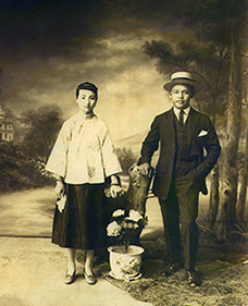 Frank and Mary Fat in front of a canvas. (1926)